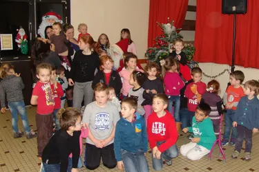 52 enfants reçoivent le Père Noël