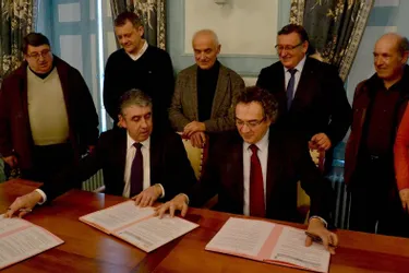 Le 2e contrat de ville a été signé, vendredi, entre la mairie et le Conseil général