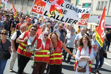 550 fonctionnaires en colère manifestent à Moulins