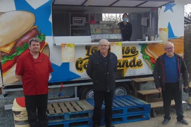 Le chef de la Table de mon grand-père à Genouillac (Creuse) propose de la restauration rapide dans son food truck