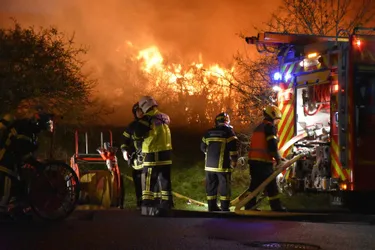 Trois adolescents, soupçonnés d'être à l'origine de l'incendie d'un bâtiment de 2.000 m², interpellés par les gendarmes de Brioude (Haute-Loire)