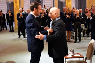 Le président de la République Emmanuel Macron à Puy-Guillaume (Puy-de-Dôme) mercredi pour les obsèques de Michel Charasse