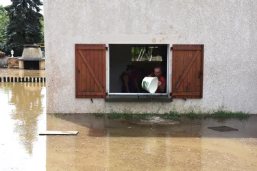 Inondations à Brassac-les-Mines : "La première fois, j'ai pleuré. Maintenant, je suis habituée"