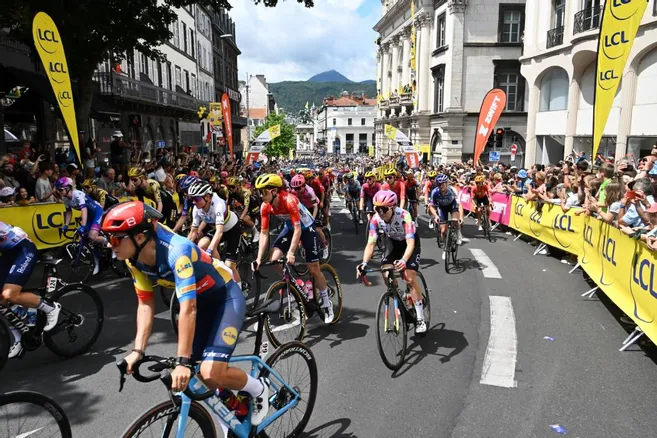 Carte Postale Tour De France 2023 - Ville étape Clermont-Ferrand - Cyclisme