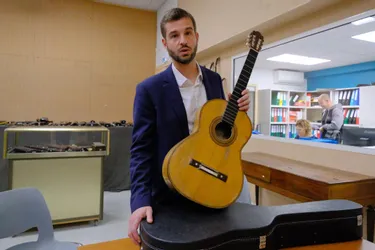 Une guitare d'Antonio de Torres estimée à 100.000 € à Vichy Enchères (Allier)