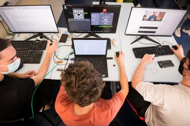 Un traducteur de morse, des jeux vidéo, un site sur les Lego®... Les élèves de l'atelier codage du lycée Paul-Constans innovent à Montluçon (Allier)