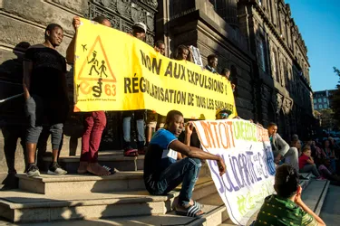 Près de 250 manifestants dans les rues de Clermont-Ferrand pour soutenir les migrants du camp du 1er-Mai