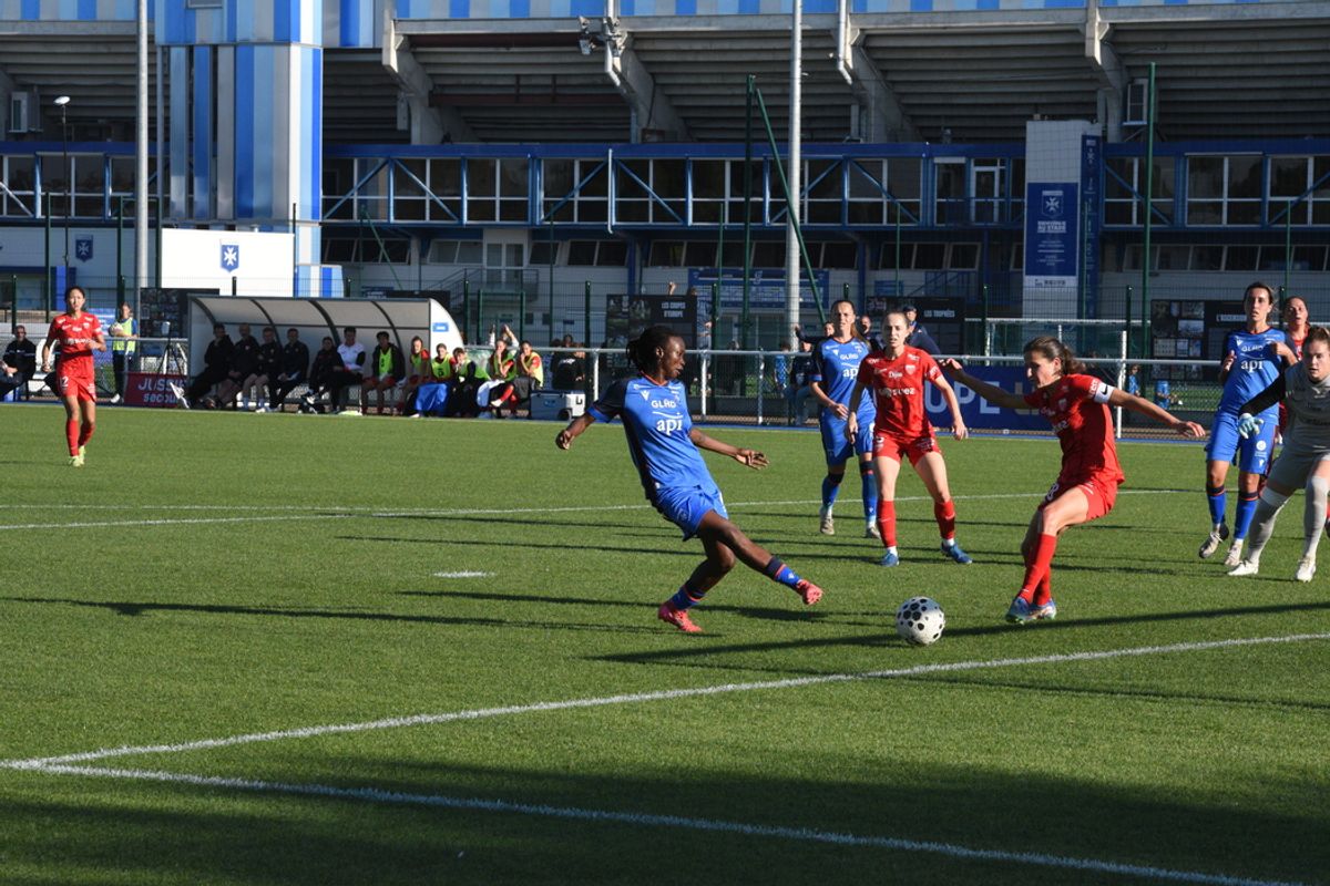 Un premier match officiel avec l'AJA prometteur pour Bernadette Ngaseh