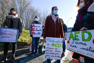 "On n'est pas des pions" : les assistants d'éducation du lycée Pierre-Caraminot d'Egletons (Corrèze) sont en grève