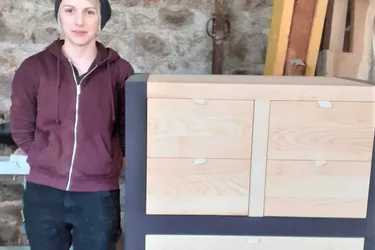 Qui est cette jeune créatrice de meubles qui a ouvert un atelier aux portes d'Aubusson ?