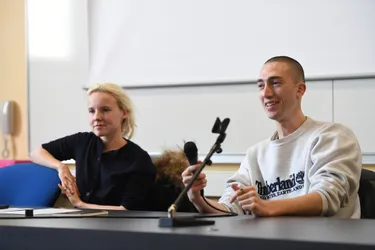 Les écrivains Cécile Coulon et Simon Johannin à la rencontre des étudiants à Clermont-Ferrand