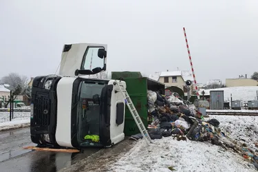 Un camion se renverse à Egletons (Corrèze) : pas de blessé et la circulation rétablie