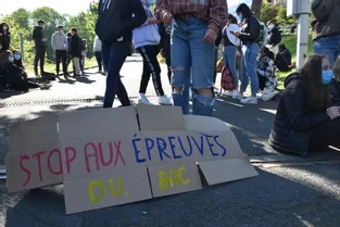 Une centaine de lycéens ont manifesté à Brive pour réclamer le passage du bac en contrôle continu