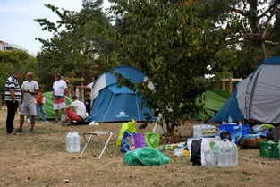 Des solutions d’hébergement pour les migrants de la place du 1er mai enfin trouvées à Clermont-Ferrand