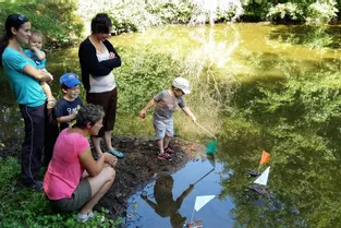 Les enfants initiés à la pêche en famille