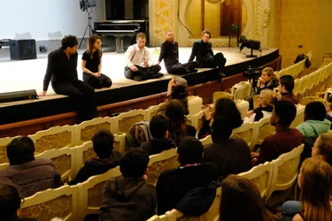 Les collégiens du Mayet-de-Montagne (Allier) découvrent un récital à l'Opéra de Vichy