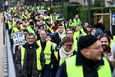 Près de 400 Gilets jaunes ont battu le pavé à Brive pour dénoncer la politique d'Emmanuel Macron