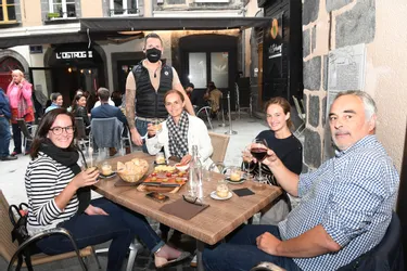 Déconfinement : les bars à vins font le plein à Clermont-Ferrand