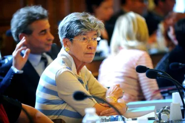 L'UMP Anne Courtillé continue de soutenir la candidature de Gilles-Jean Portejoie