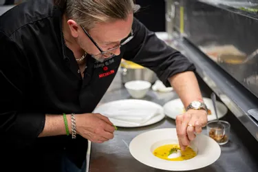 Le chef étoilé puydômois Rodolphe Regnauld propose pour les fêtes un velouté de potimarron, œuf poché et foie gras