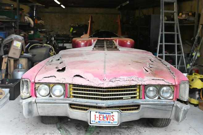 Incroyable découverte dans un garage du Loiret : une Cadillac unique ayant appartenu à Elvis Presley - La Montagne