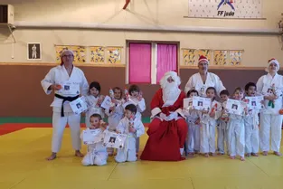 Une petite halte du père Noël au dojo