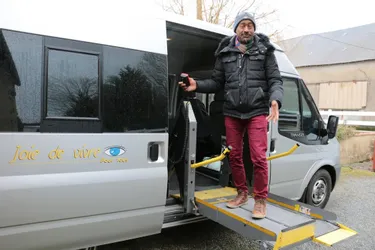 Mathieu Villier transporte, aide et accompagne les personnes en difficulté avec la mobilité