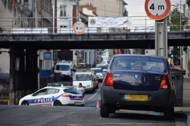 A Montluçon, une bouteille de gaz dans une voiture oblige la police à bloquer une rue