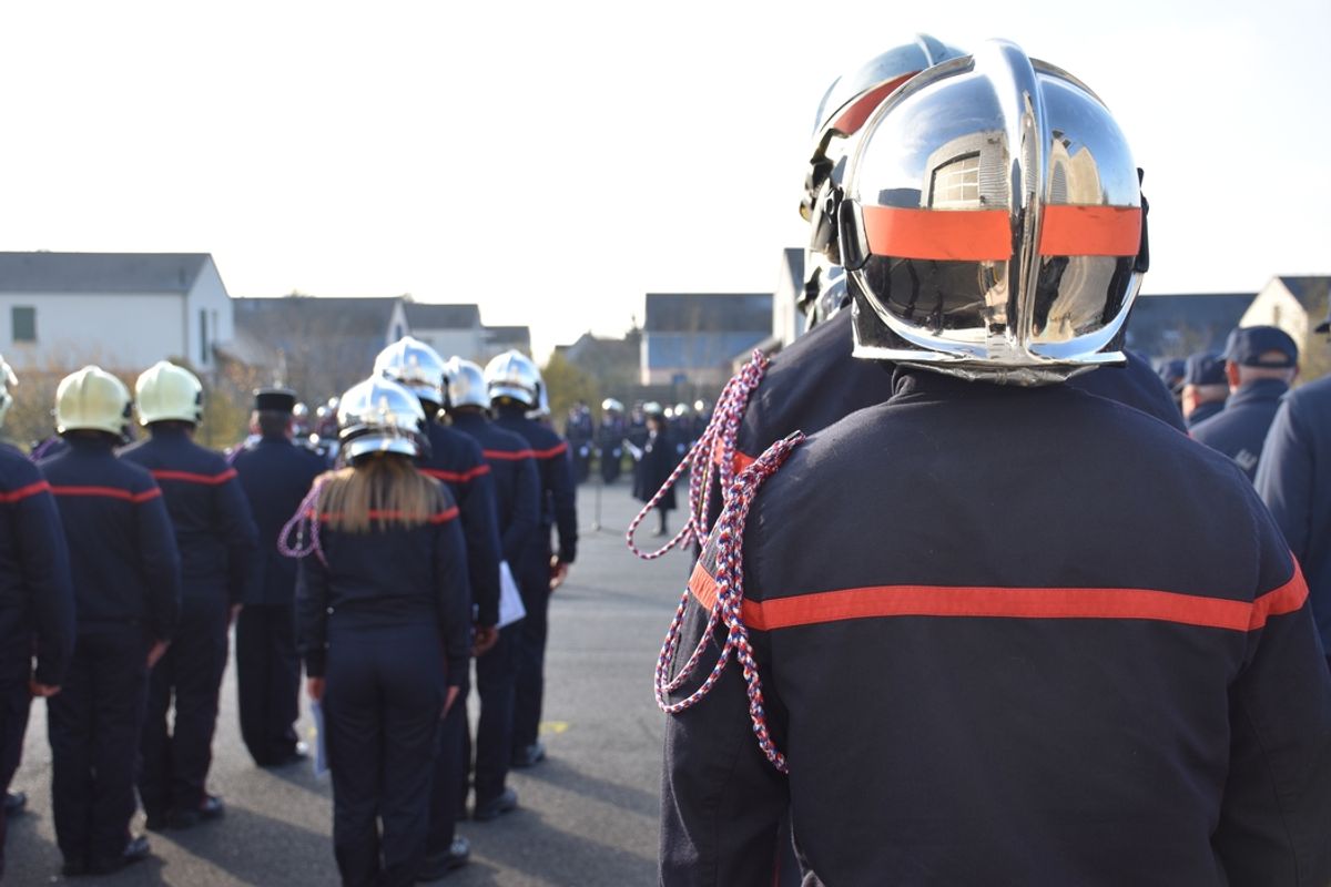 ANCIEN FANION SAPEURS Pompiers Châteaurenard Loiret 45, C. S. n° 11
