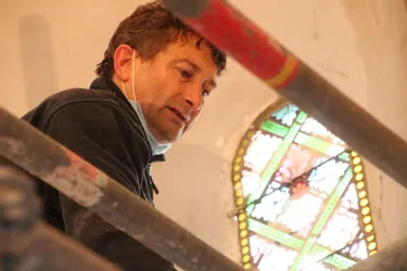 Opération restauration de vitraux à l’église de Fernoël (Puy-de-Dôme)