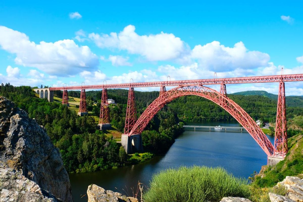 Le viaduc de Garabit en fête avec l'Unesco dans un coin de la tête - La ...