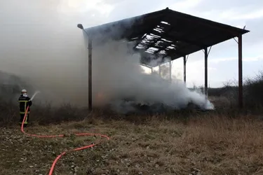 Incendie dans un hangar agricole