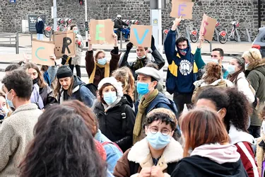Les étudiants ont manifesté à Clermont-Ferrand pour dénoncer la précarité et l’isolement accentués avec la crise