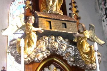La petite cité de Salers possède une chapelle dédiée à Notre-Dame de Lorette
