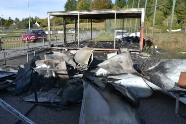 Le local des joueurs du club de foot d'Ussel (Corrèze) ravagé par les flammes