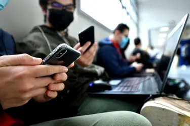 Les Promeneurs du Net de Haute-Loire donnent trois conseils pour protéger ses enfants des dangers d'Internet
