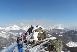 Seize adolescents bientôt au sommet des Pyrénées