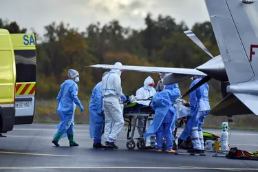 Deux patients Covid de la région lyonnaise ont atterri à l'aéroport de Brive