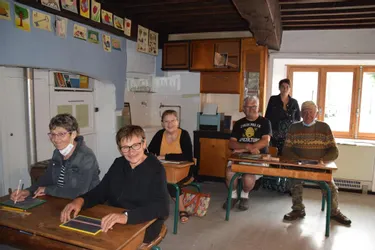 A Biollet (Puy-de-Dôme), institutrice et habitants ont collecté archives et souvenirs pour créer un musée de l'école communale