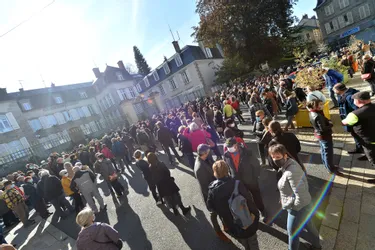 Plus de 300 personnes réunies ce dimanche devant la préfecture de la Creuse en hommage à Samuel Paty