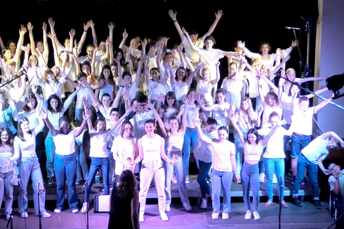 À PLEINE VOIX - Definition & Meaning - Reverso French