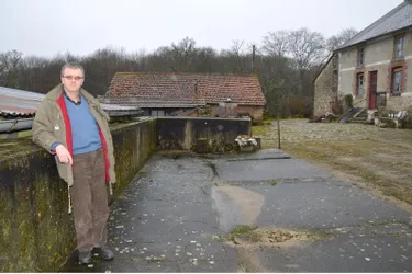 Hervé Laboulle, docteur en hydrobiologie, étudie la turbidité des étangs