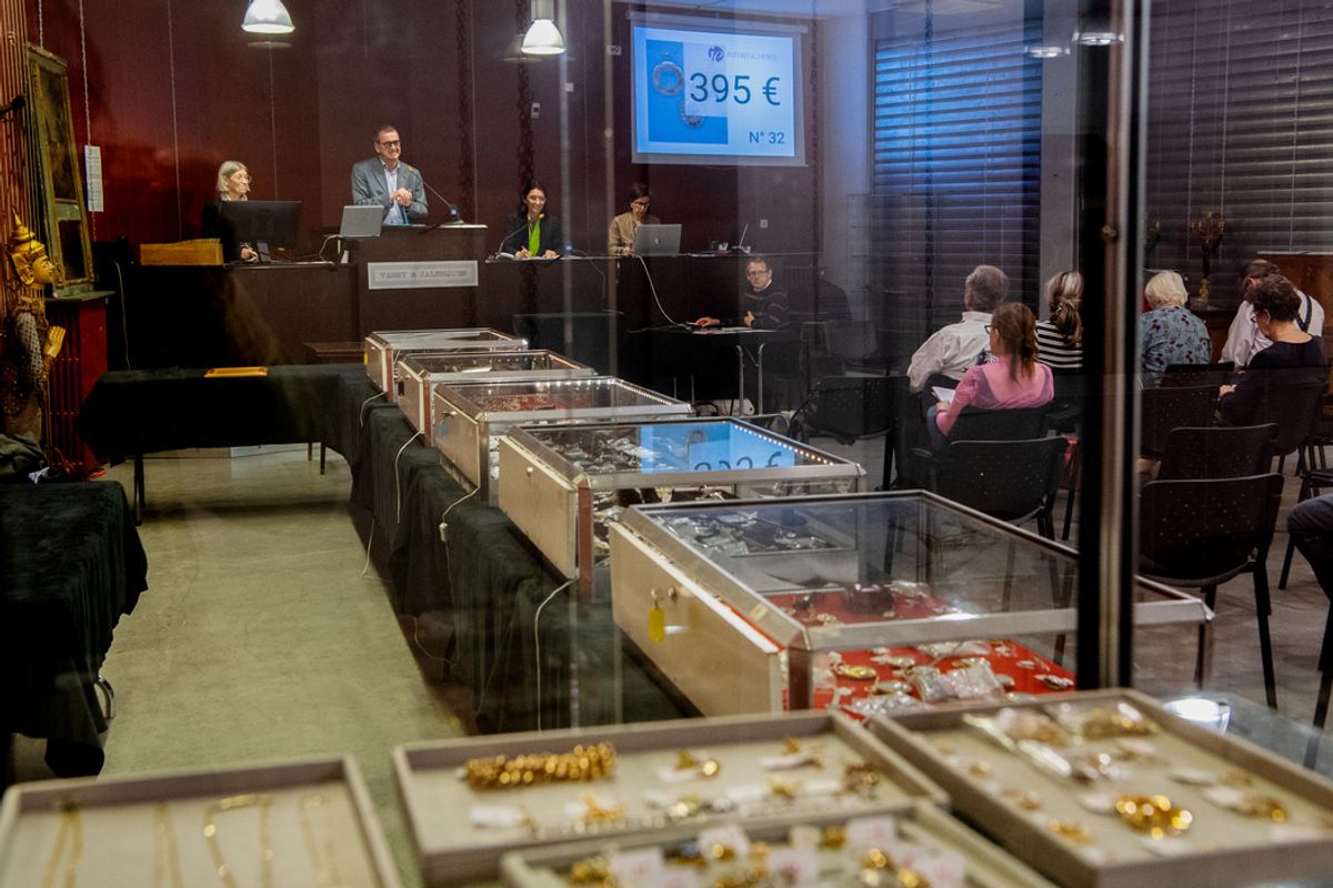 Une vente de bijoux aux enchères fructueuse à Clermont-Ferrand - La