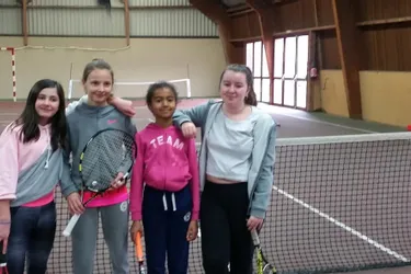 Les jeunes tennismen en compétition par équipes