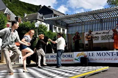 Avec des musiciens de talent, le Rétro Rockin’ Festival invite les touristes à faire la fête