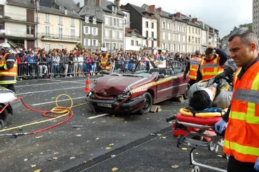 Plus de 700 élèves ont assisté à un crash-test place Martial Brigouleix