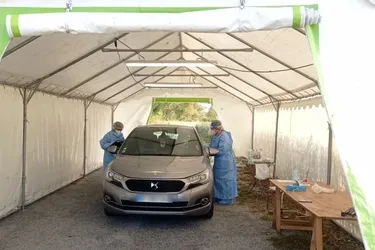 Un drive-test mis en place à Giat (Puy-de-Dôme) après la détection d'une quinzaine de cas de Covid-19