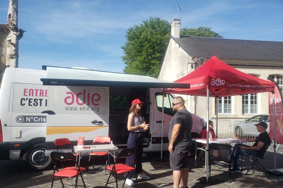 Un bus à la rencontre des entrepreneurs des quartiers, dans le Centre ...