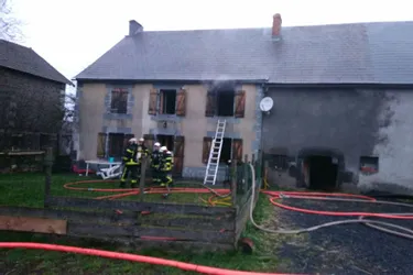 Une habitation endommagée par un incendie à Saint-Hilaire-les-Monges (Puy-de-Dôme)