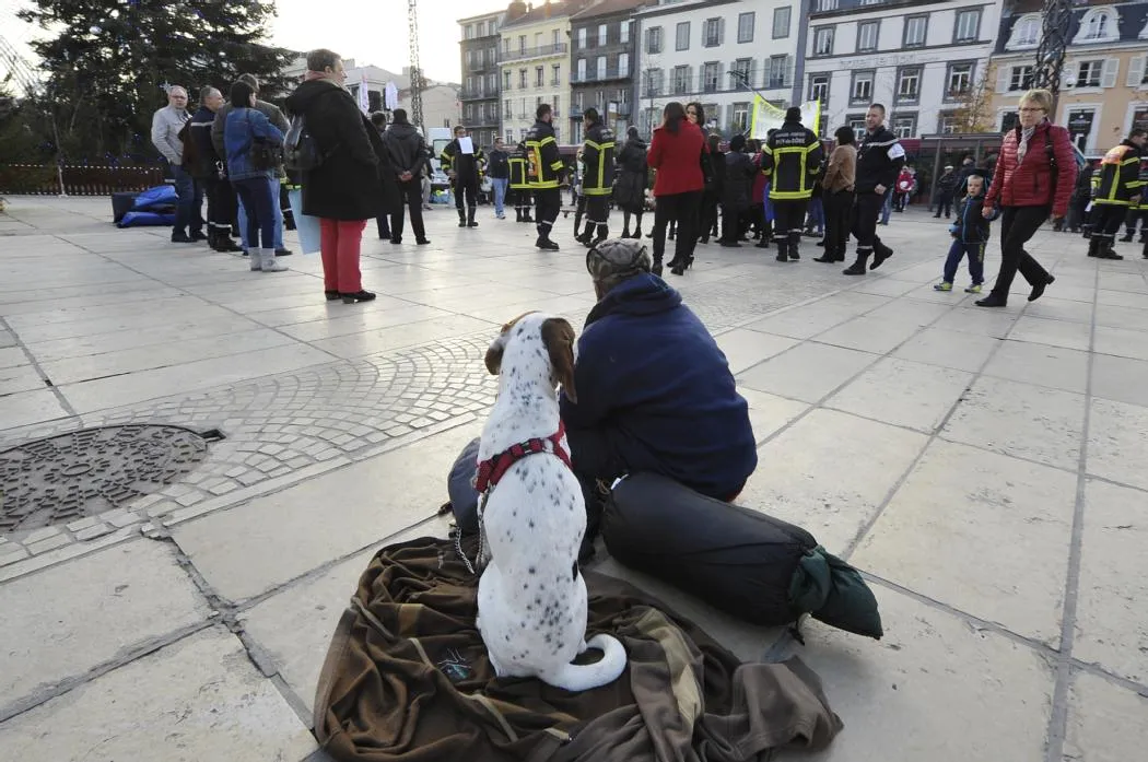 Olympe De Gouges Square Image Julien Bony publie des arrêtés interdisant la mendicité et les ...